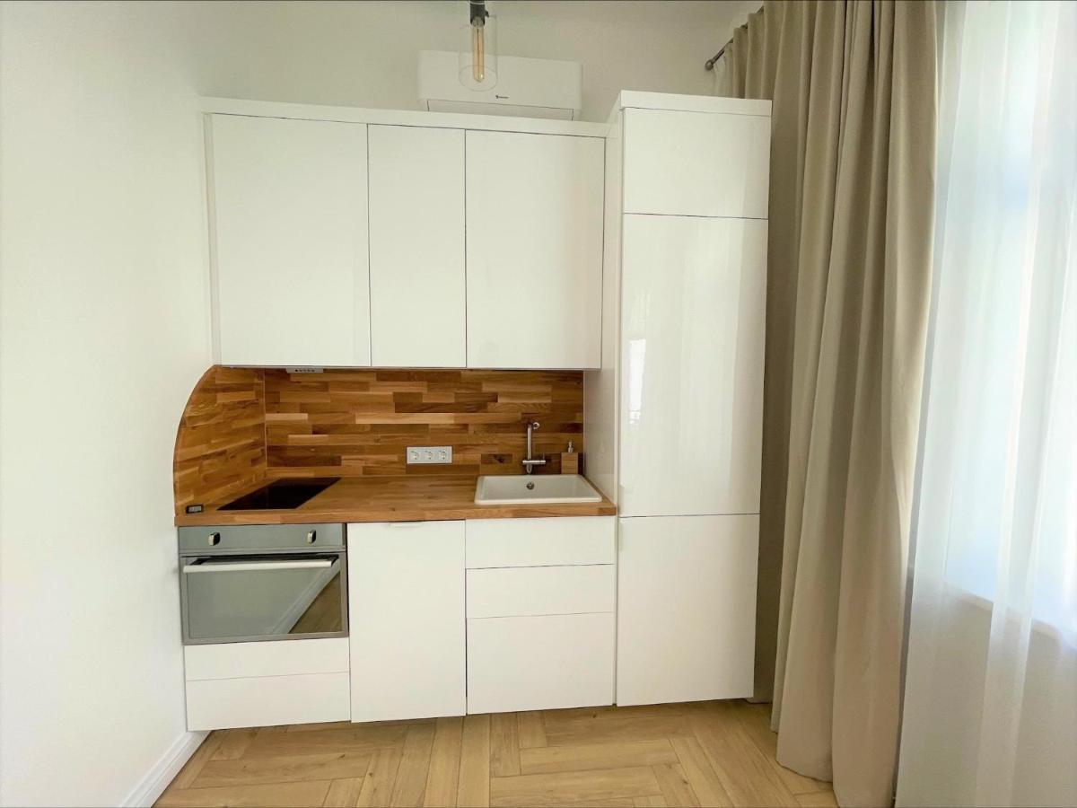 Picturesque Old Town Apartment With Charming Balcony Kaunas Esterno foto