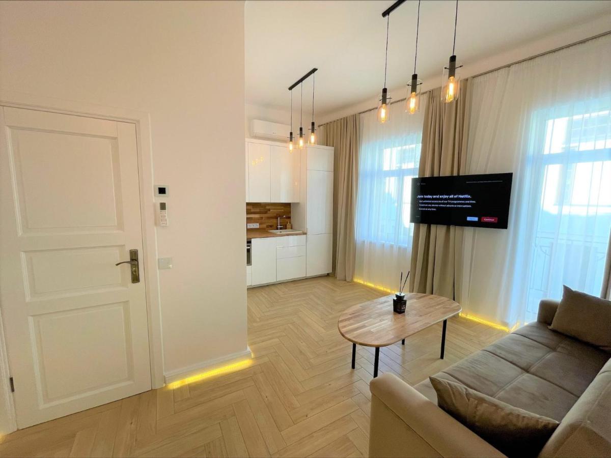 Picturesque Old Town Apartment With Charming Balcony Kaunas Esterno foto