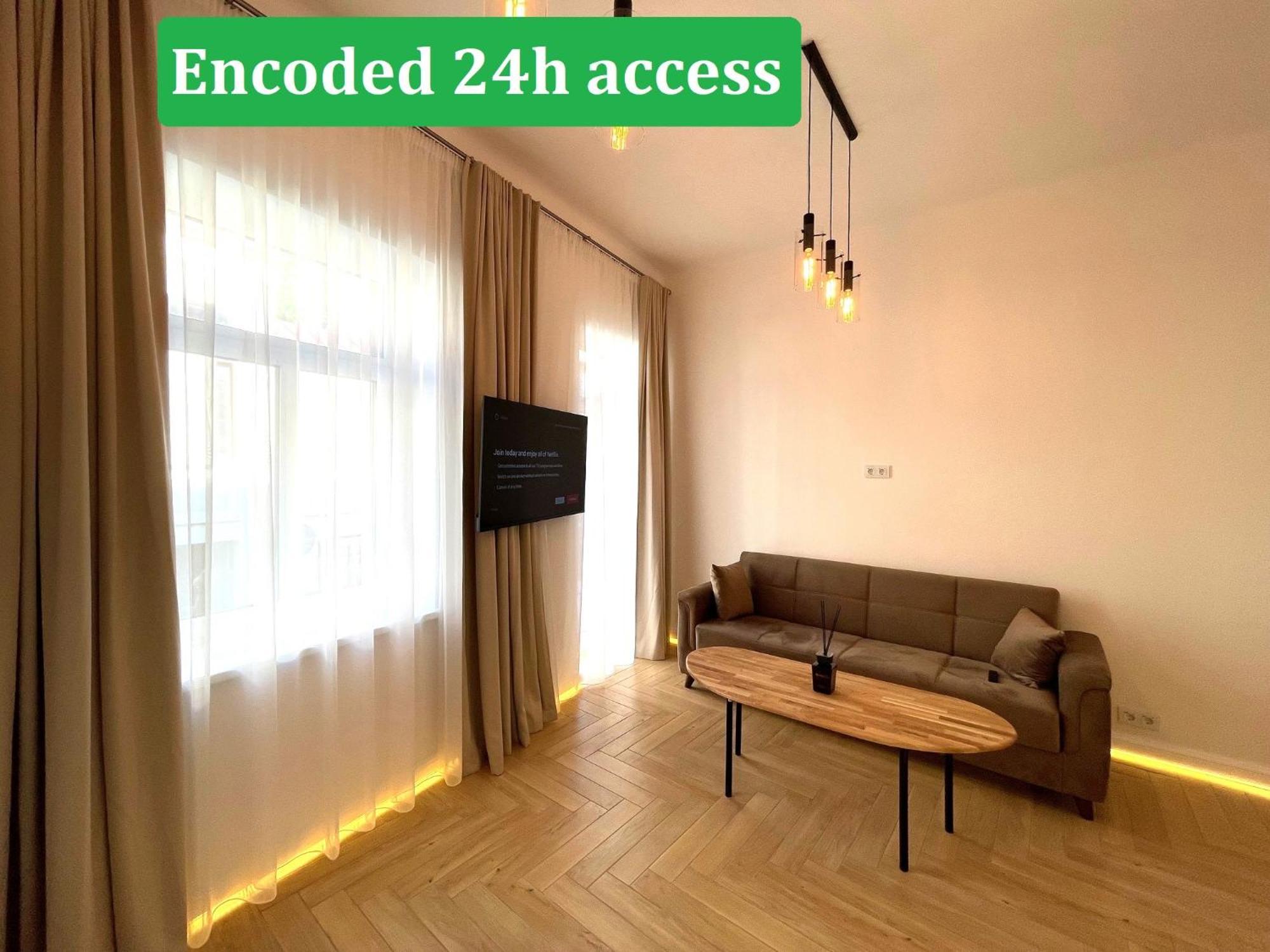 Picturesque Old Town Apartment With Charming Balcony Kaunas Esterno foto