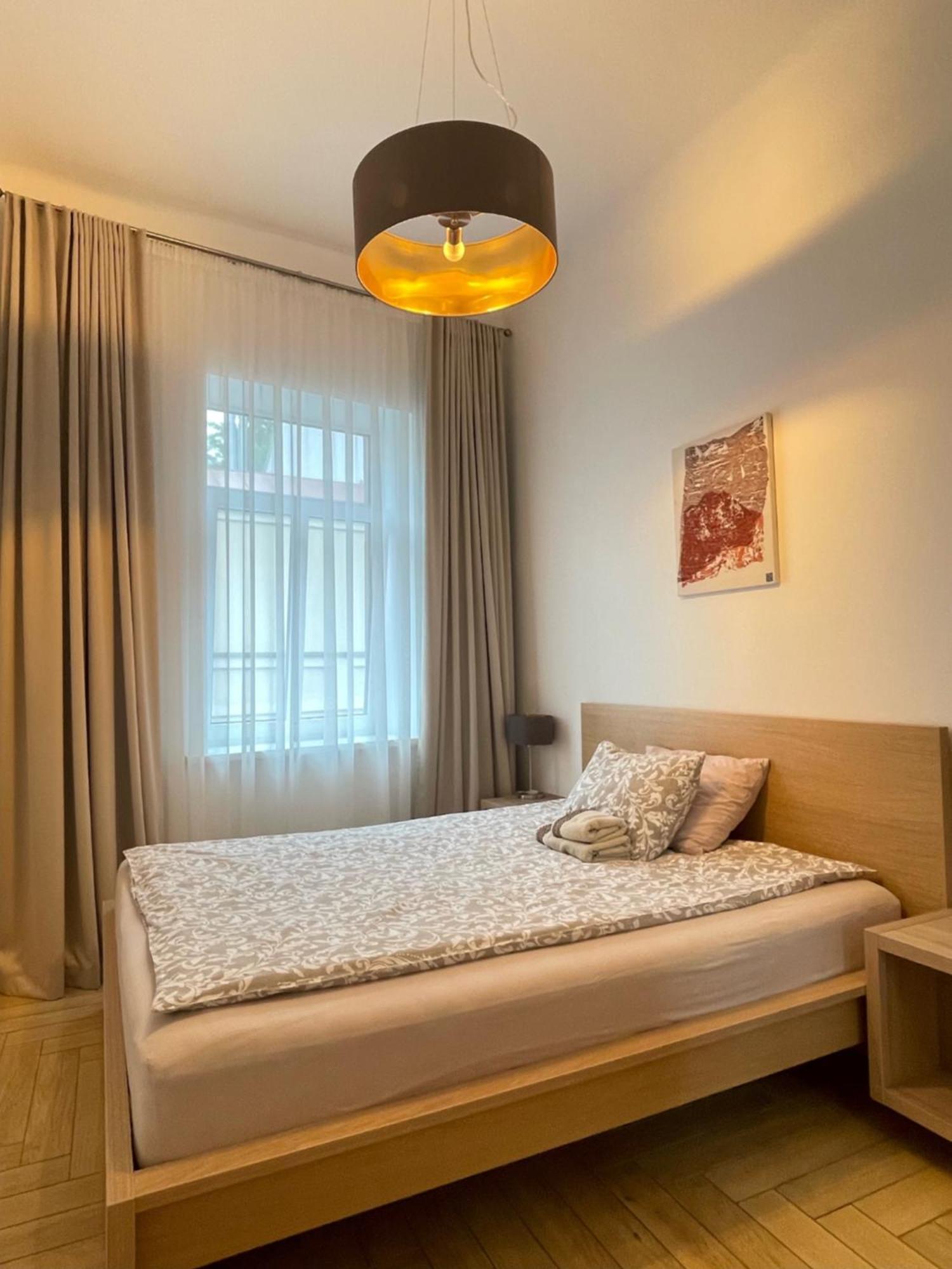Picturesque Old Town Apartment With Charming Balcony Kaunas Esterno foto
