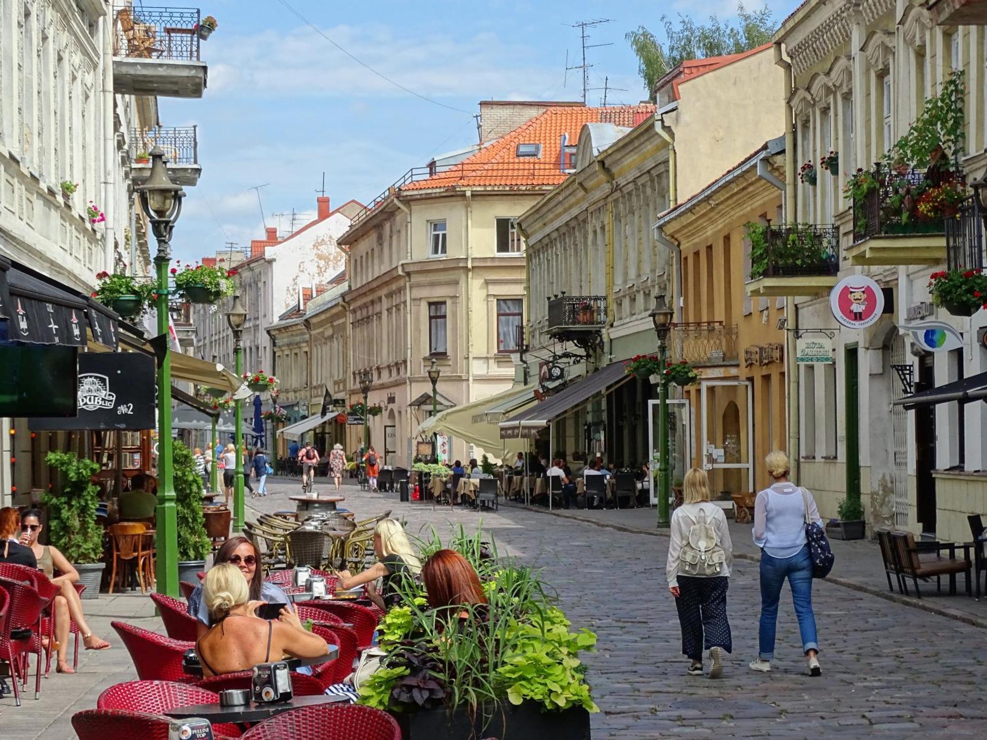 Picturesque Old Town Apartment With Charming Balcony Kaunas Esterno foto